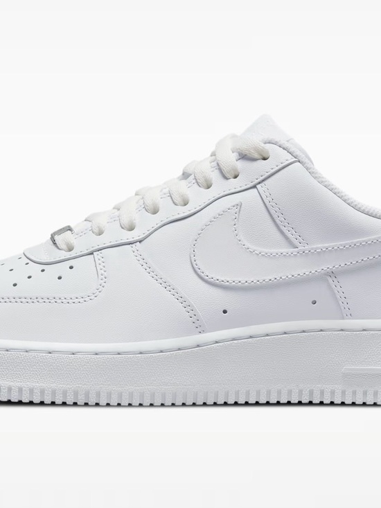 Nike Men\'s White Low-Top Leather Sneaker